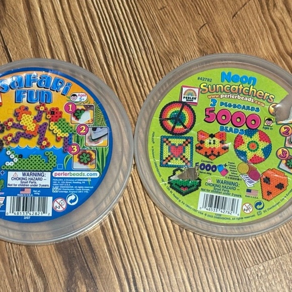 PERLER fused beads bucket with 18 Perler pegboards - Picture 4 of 4